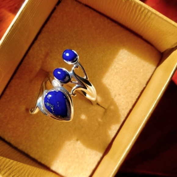 Beautiful Lapis Ring Elegant Blue Stone **DISCOUNTED SHIPPING** - Picture 1 of 2